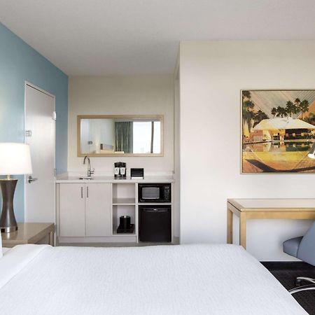 Embassy Suites By Hilton Tampa Airport Westshore Exterior photo